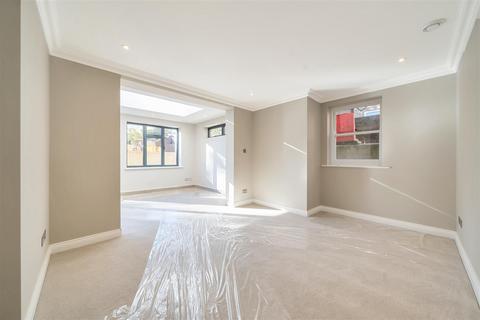 Flat 2, 10 Catherine Road, Surbiton, KT6 4HA