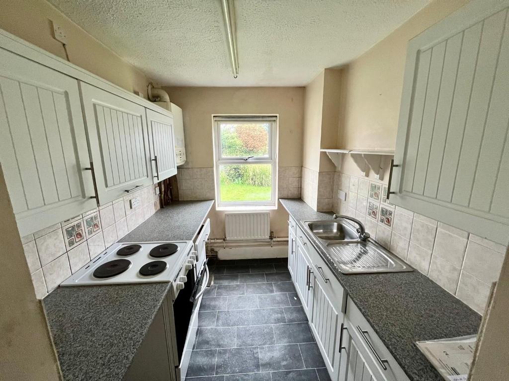 Rosebery Road, Dursley, GL11 4PS 2 bed flat for sale £116,500