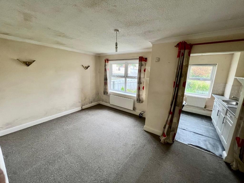 Rosebery Road, Dursley, GL11 4PS 2 bed flat for sale £116,500