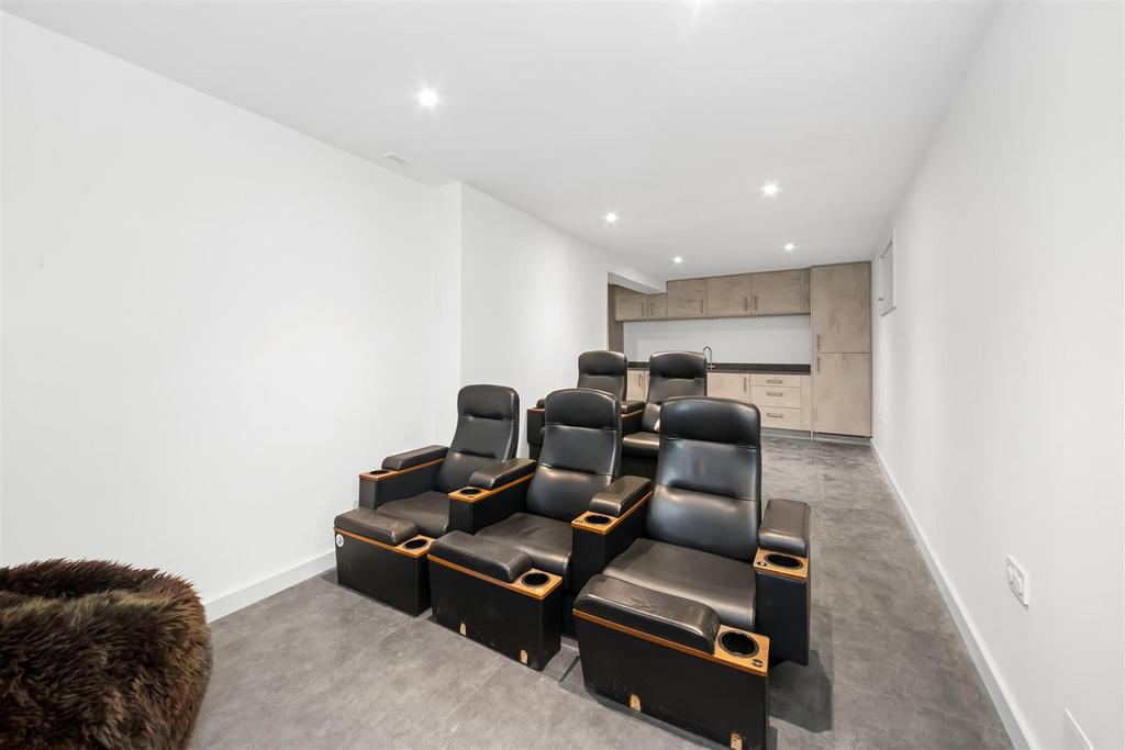 Cinema room/kitchenette