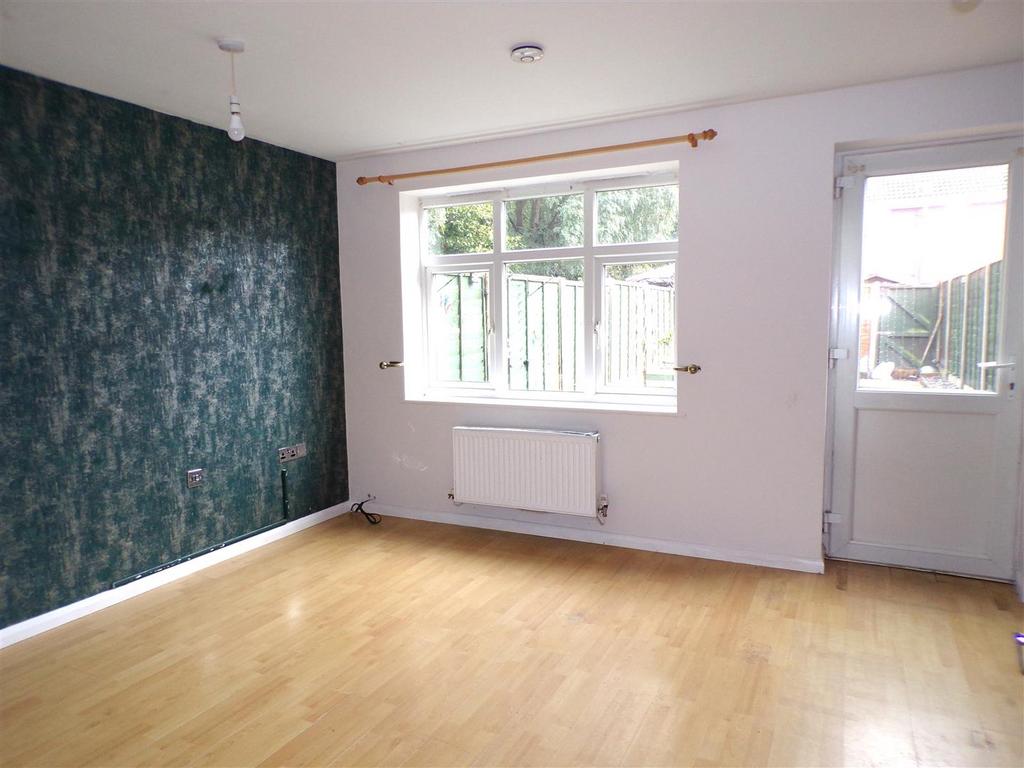 Fernwood Drive, Rugeley 2 bed terraced house for sale £125,000