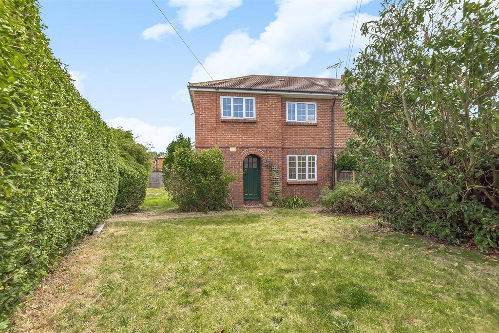 Long Reach West Horsley 3 bed semidetached house £525,000