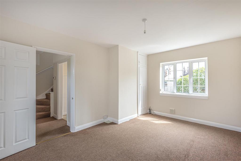 Long Reach West Horsley 3 bed semidetached house £525,000