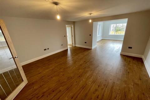 4 bedroom house for sale, Llanwnnen, Lampeter