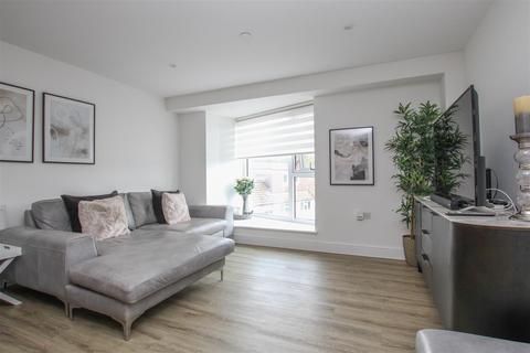 2 bedroom apartment for sale, 114-118 Kings Road, Brentwood