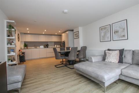 2 bedroom apartment for sale, 114-118 Kings Road, Brentwood