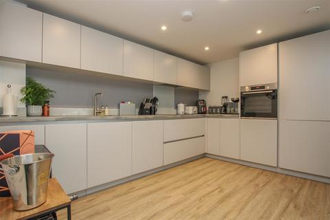 2 bedroom apartment for sale, 114-118 Kings Road, Brentwood