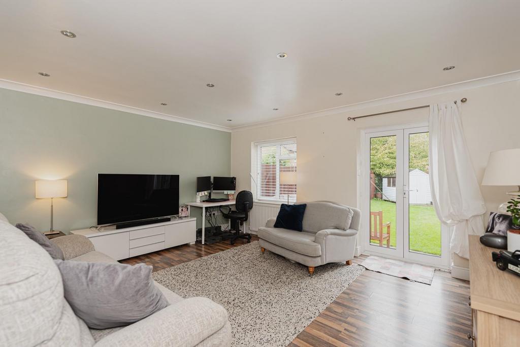 Cardinal Close, Worcester Park 3 bed semidetached house for sale £