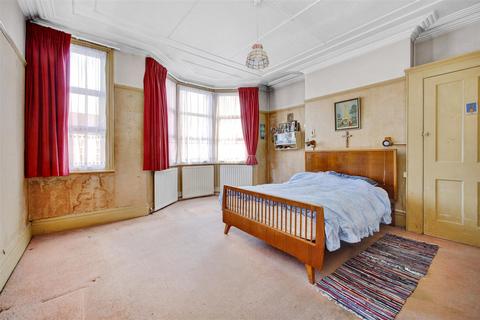 3 bedroom semi-detached house for sale, Lechmere Road, London NW2