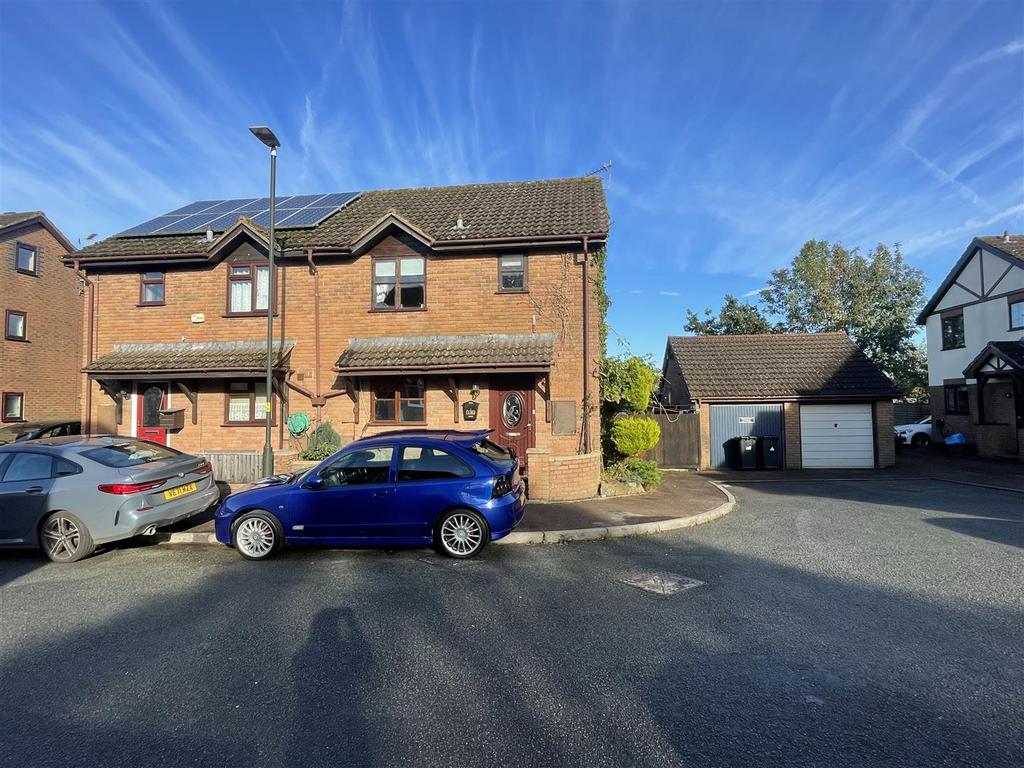 Greenways Drive, Coleford 3 bed semidetached house for sale £250,000