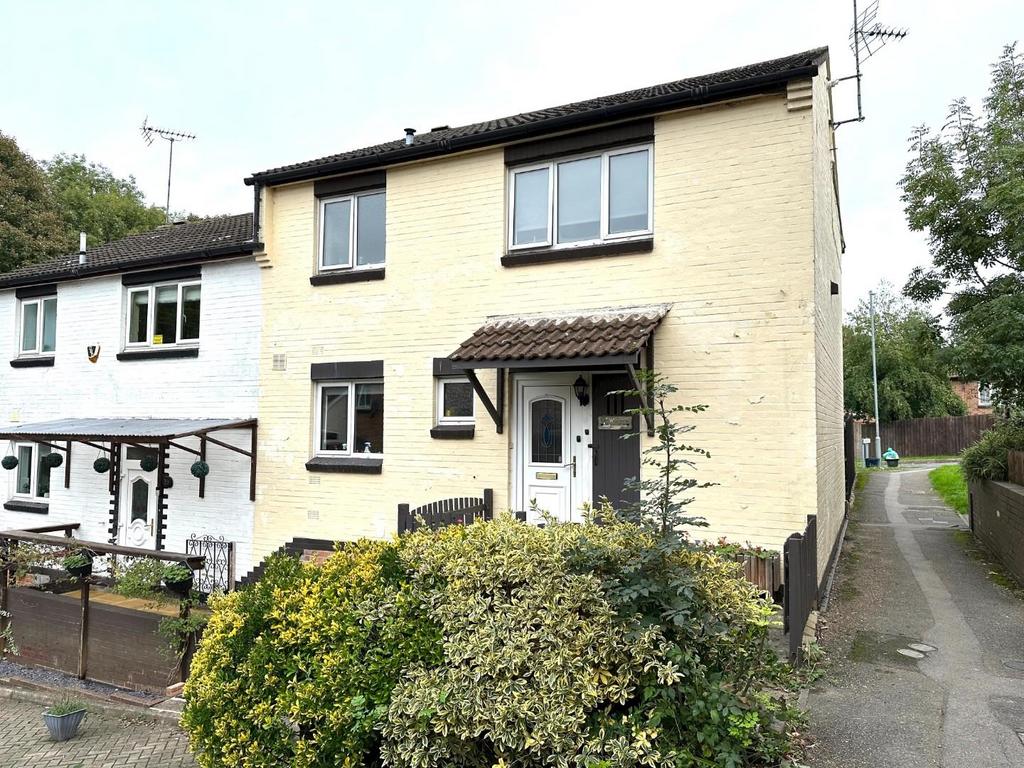Crane Walk, Thorplands Brook, Northampton NN3 3 bed semidetached house for sale £200,000