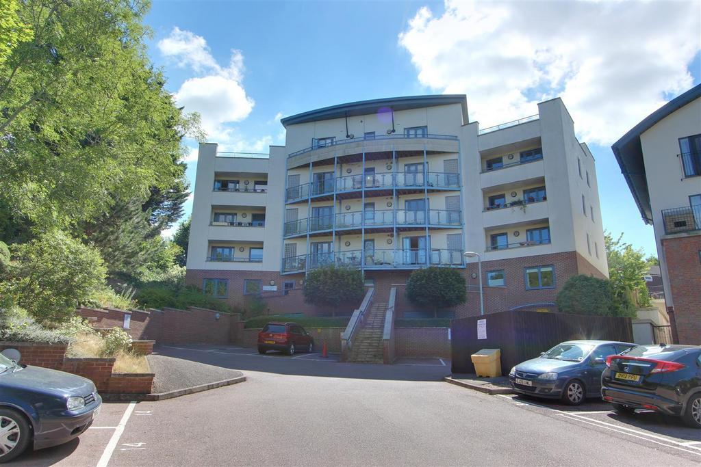 Brook Street, Tring 2 bed apartment to rent £1,100 pcm (£254 pw)