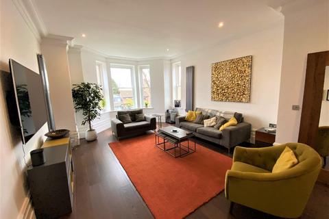 3 bedroom apartment to rent, Chesham Place, Bowdon, Altrincham