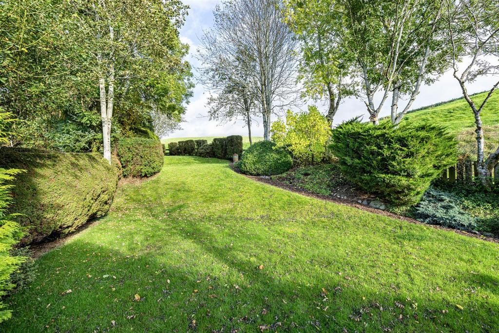 5 Bellfield Drive, Eddleston, Peebles 4 bed detached house for sale £