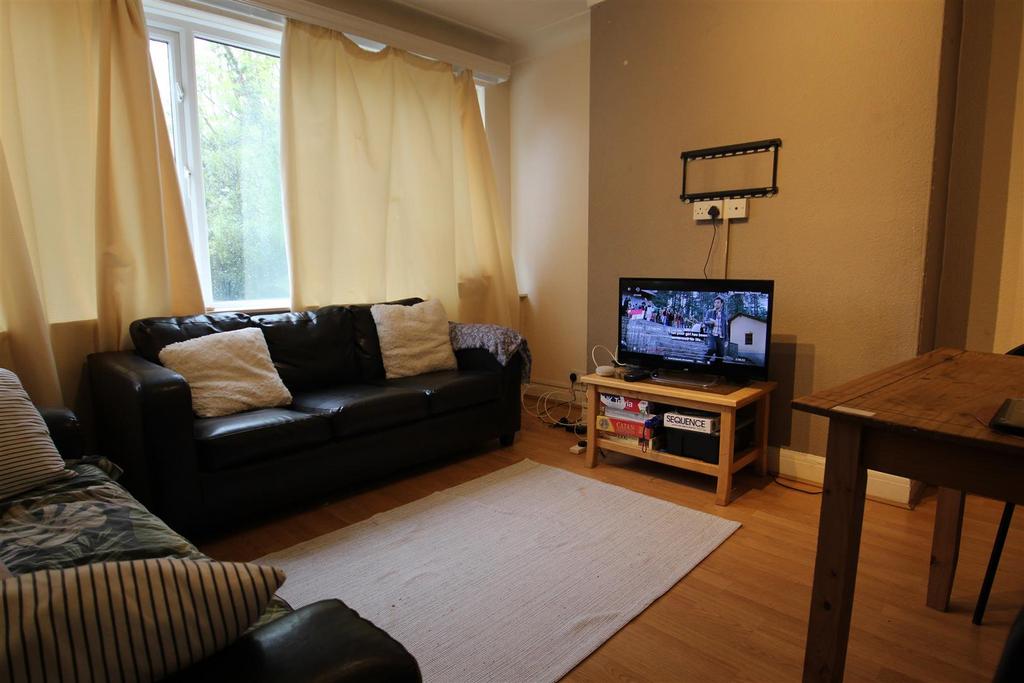 Ash Crescent, Headingley, Leeds, LS6 3LE 4 bed property to rent £602