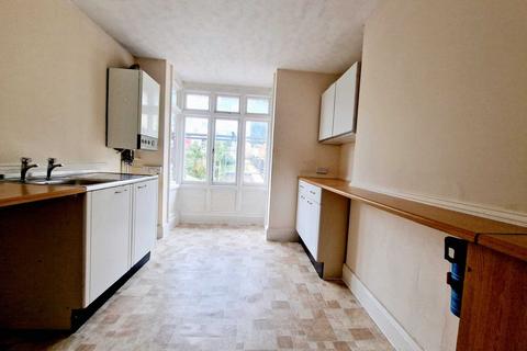 2 bedroom flat to rent, Bath road, Stroud