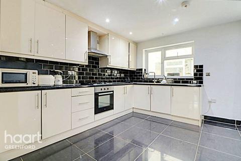 4 bedroom semi-detached house for sale, Scotts Road, Southall