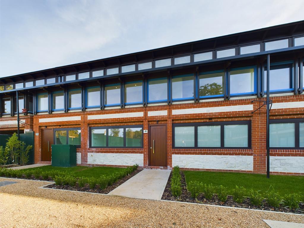 Uplands House, Four Ashes Road, Cryers Hill, HP15 6DY 2 bed flat for