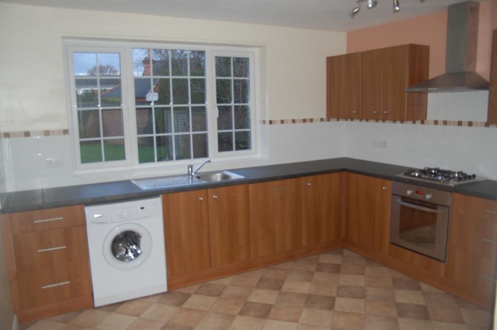72 Sturges Road, Wokingham, Berkshire 2 bed apartment £1,275 pcm (£