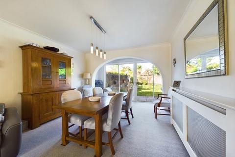 3 Chamberlain Way, Pinner, HA5 2AZ