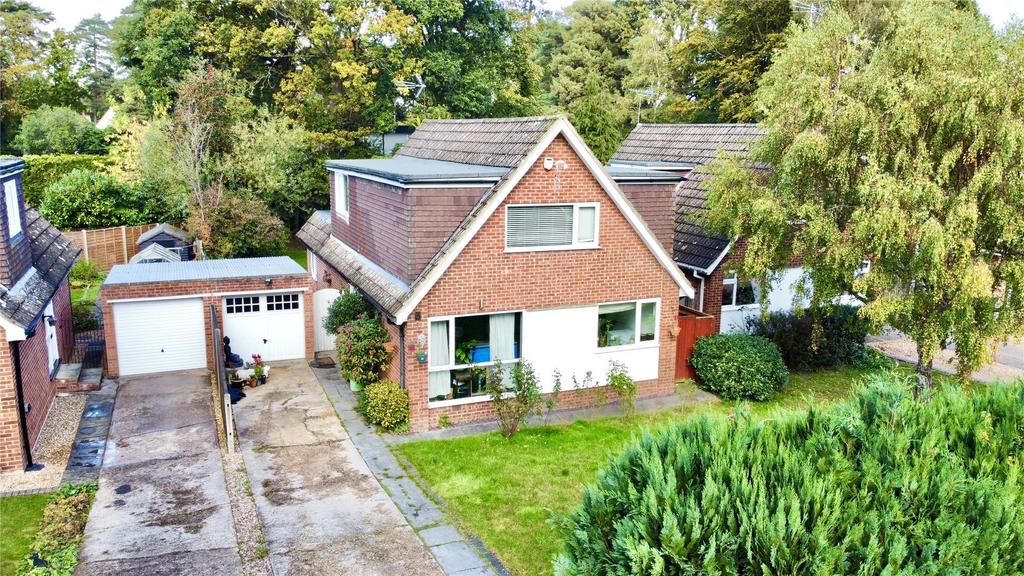 Foxcote, Finchampstead, Wokingham, Berkshire, RG40 4 bed detached house