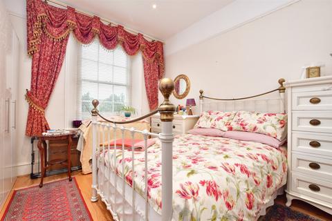 2 bedroom flat for sale, High Street, Reigate, Surrey