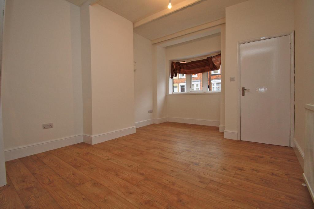 Hawkesbury Road, Leicester, LE2 2 bed terraced house £795 pcm (£183 pw)