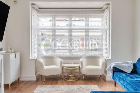 4 Thaxted Road, London, SE9 3PU