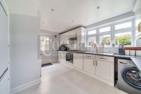 4 Thaxted Road, London, SE9 3PU