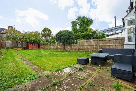 4 Thaxted Road, London, SE9 3PU