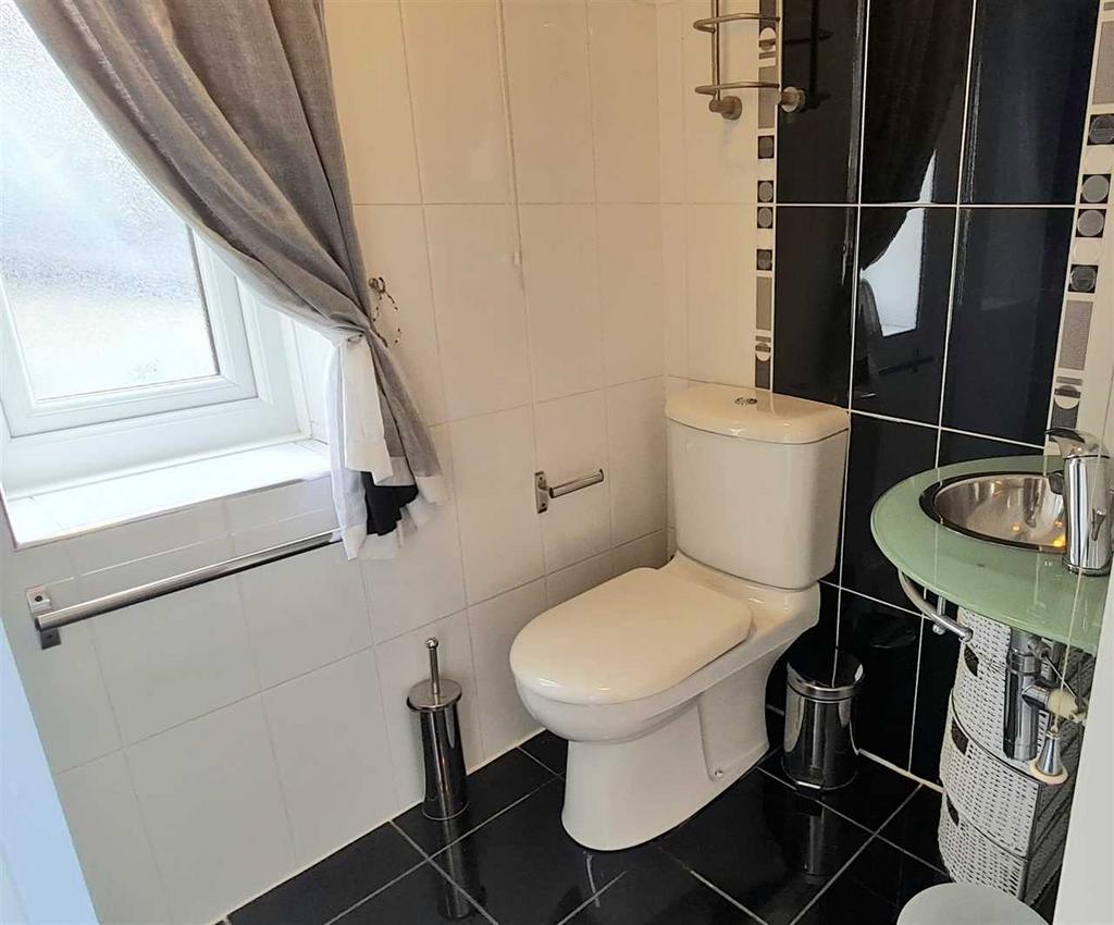 Bedroom 3 Ensuite