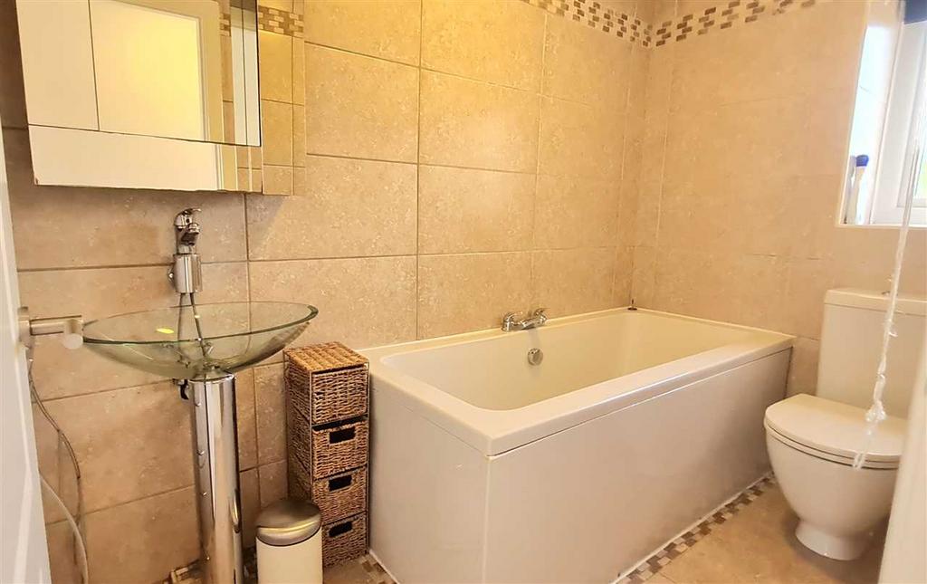 Bedroom 1 Ensuite