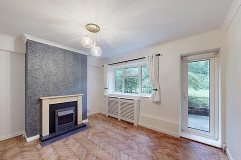 3 bedroom flat to rent, South Close, Highgate, N6