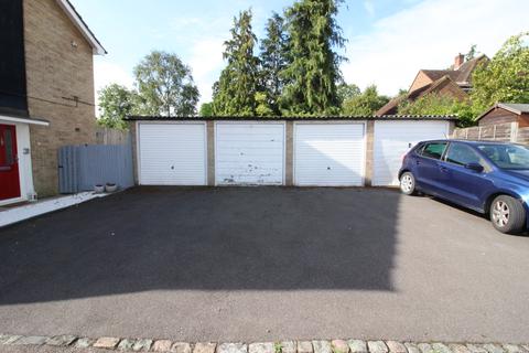 2 Roland Way, Worcester Park, KT4 7HF