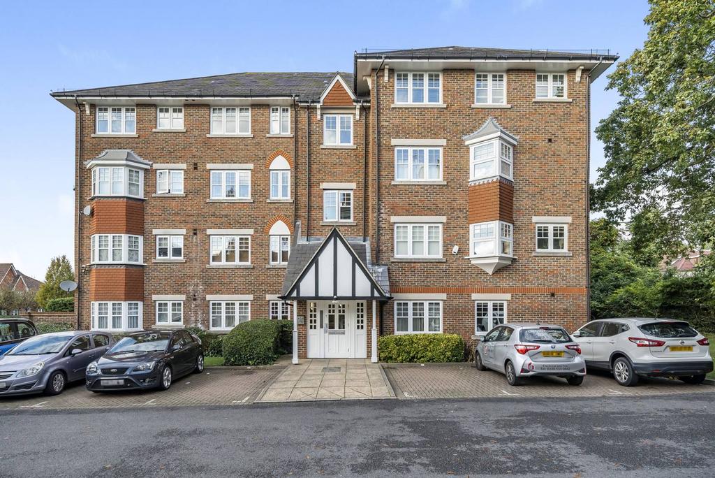Fawcett Close, Streatham, London, SW16 2 bed flat for sale £250,000