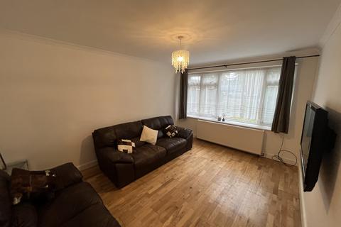 2 bedroom flat to rent, Melrose Court, Handsworth Avenue, E4