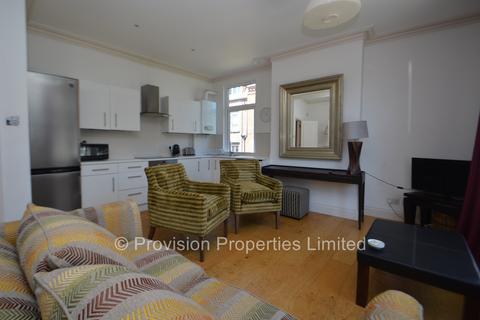 4 bedroom end of terrace house to rent, Regent Park Avenue, Hyde Park LS6