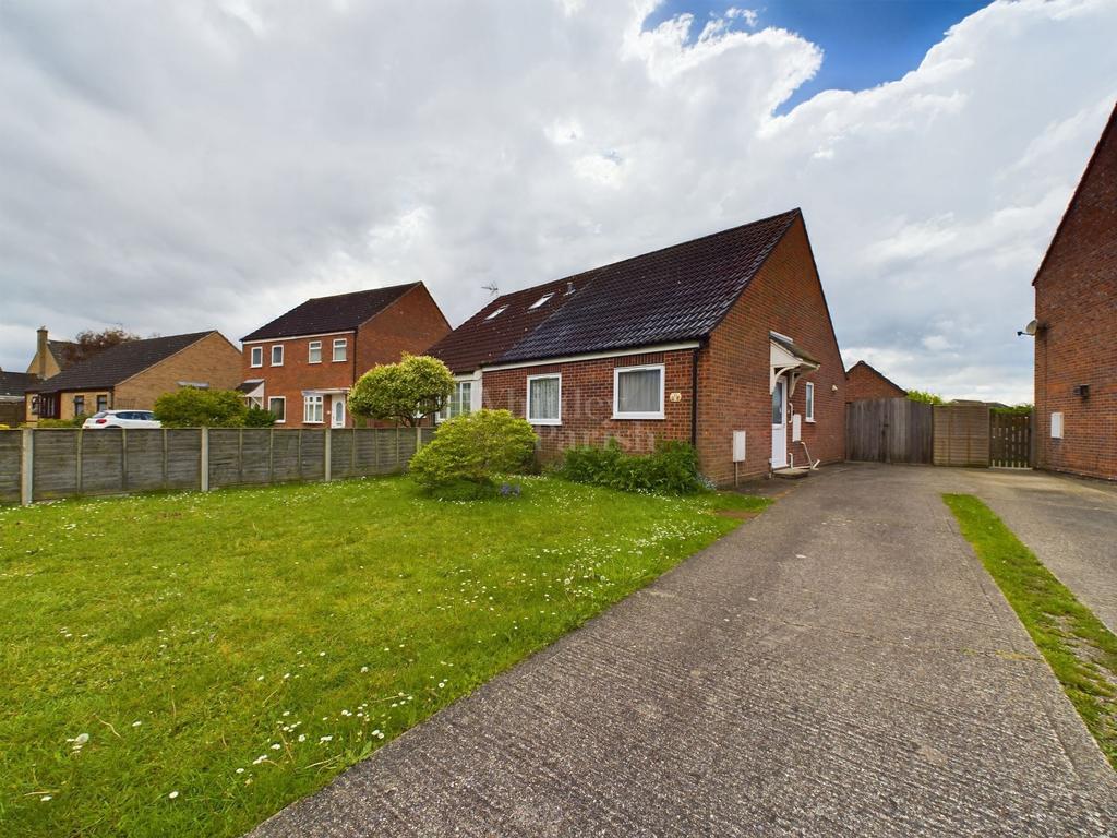 High View Drive, Attleborough NR17 2 bed semidetached bungalow for