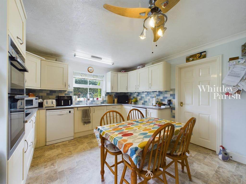 St. Andrews Drive, Norwich NR16 4 bed detached house for sale £425,000