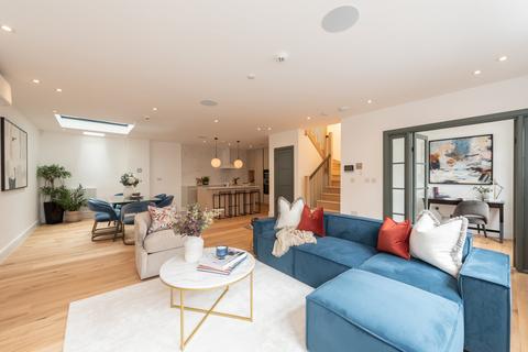 5 Belsize Park Mews, London, NW3 5BL