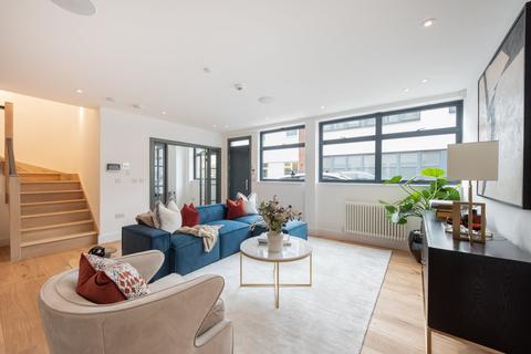 5 Belsize Park Mews, London, NW3 5BL