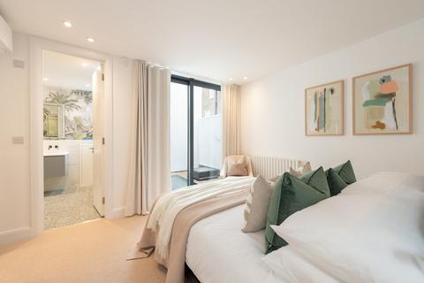 5 Belsize Park Mews, London, NW3 5BL