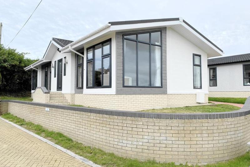 432a Chickerell Road, Chickerell Weymouth DT3 4GF 2 bed park home for