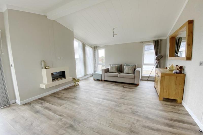 2 Bedroom Park Home 50 x 20 Omar Ikon