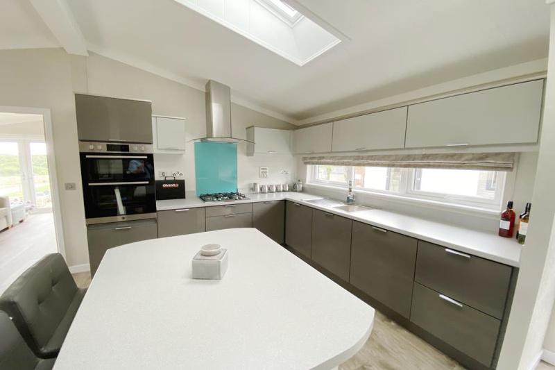 2 Bedroom Park Home 50 x 20 Omar Ikon