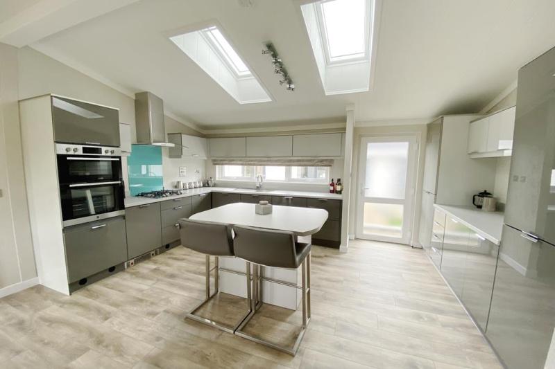 2 Bedroom Park Home 50 x 20 Omar Ikon