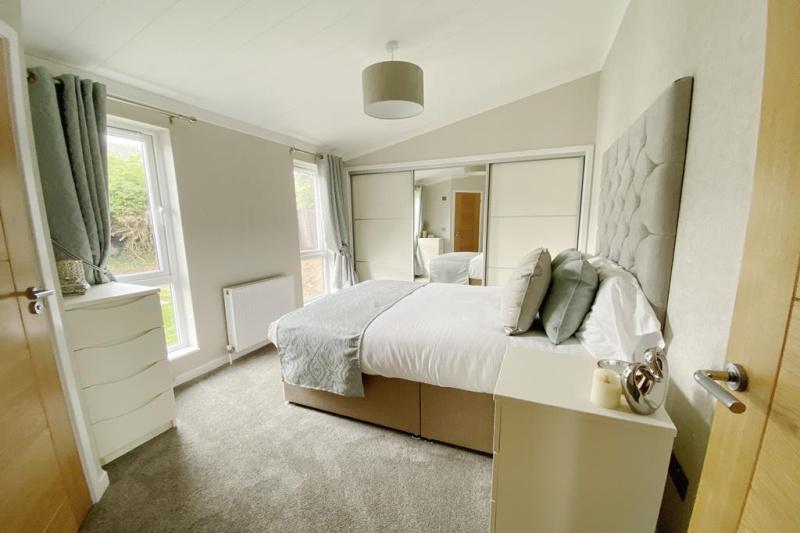 2 Bedroom Park Home 50 x 20 Omar Ikon