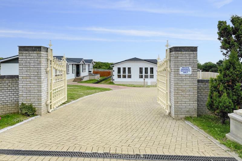 2 Bedroom Fully Furnished New Park Home