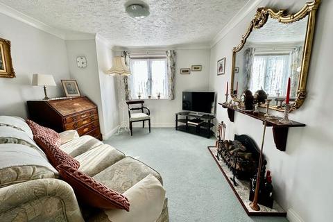 2 bedroom apartment for sale, Sea Road, Milford on Sea, Lymington, Hampshire, SO41