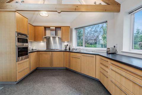 2 Greenways, Over Kellet, Carnforth, LA6 1DE